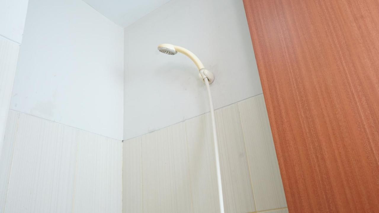 מלון Pondokcabe Hilir Green Lake View Just Sleep & Cozy מראה חיצוני תמונה