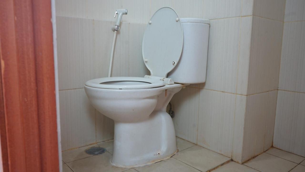 מלון Pondokcabe Hilir Green Lake View Just Sleep & Cozy מראה חיצוני תמונה